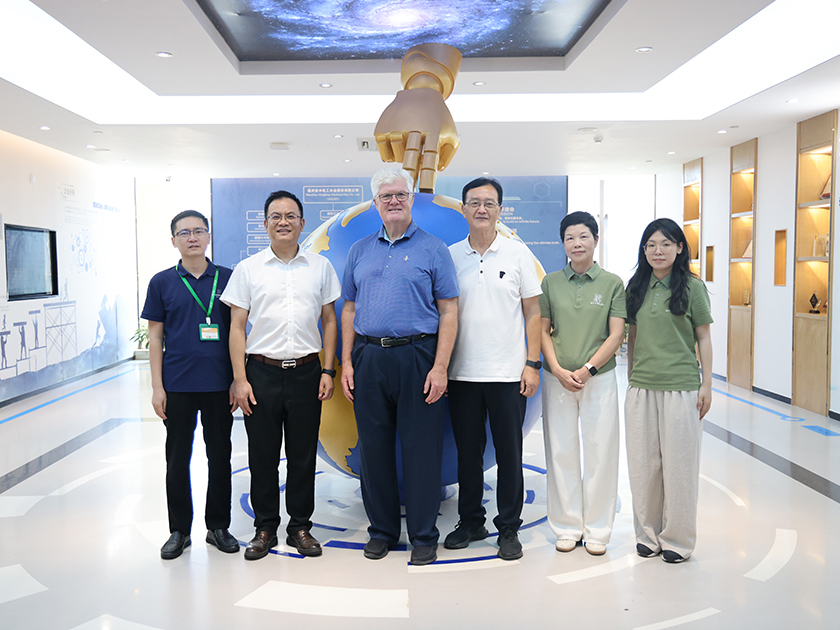 美國(guó)肯恩大學(xué)原常務(wù)副校長(zhǎng)菲利普·康納利先生蒞臨溫州宏豐參觀交流